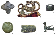 Находки из цветного металла (1, 3–6), в сочетании с железом (2 — кресало) из погребений и жертвенного комплекса.